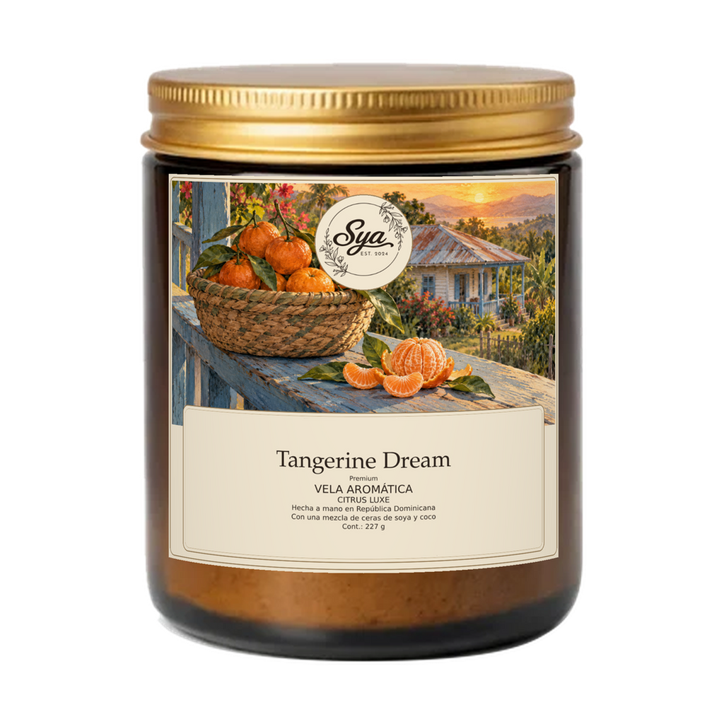 Vela Sya Tangerine Dream de Citrus Luxe en frasco ámbar sobre fondo transparente.