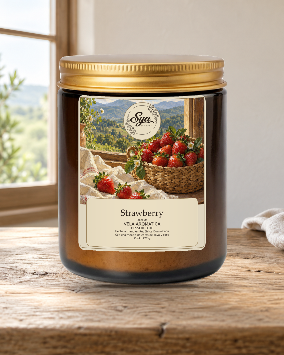 Vela Sya Strawberry de Dessert Luxe en escena ambiental.