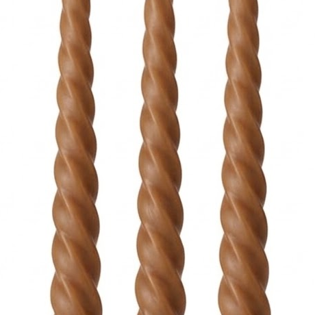 Close-up of the caramel-colored twisted stems of Espiral Elegance candles.